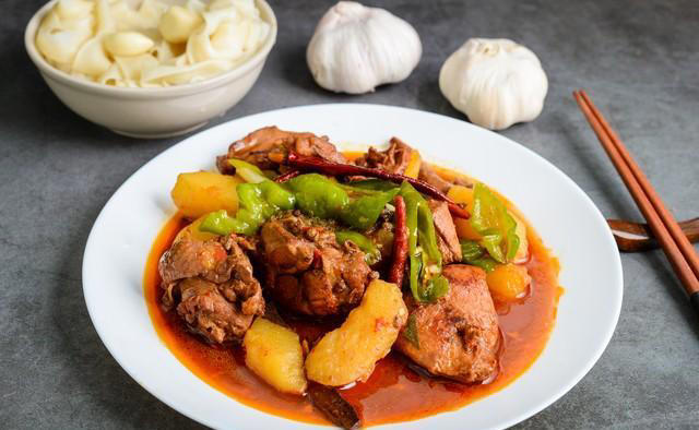 在家也能做正宗新疆大盘鸡，步骤超简单，软烂入味巨下饭