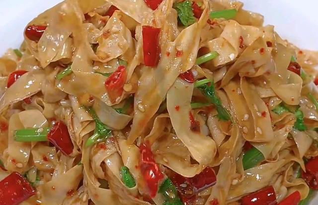 这10道凉拌菜，学会了做给家人吃，清爽又解腻，抚平燥热真舒坦！