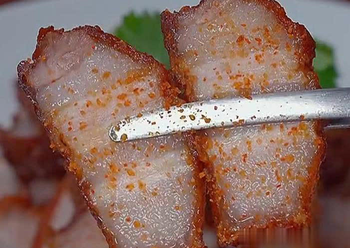 肉食佳品椒盐五花肉，做法简单解馋，老少皆宜！
