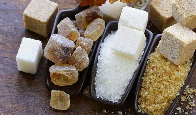 再次提醒：这四种食物容易堵塞血管，中老年人再爱吃也要管住嘴