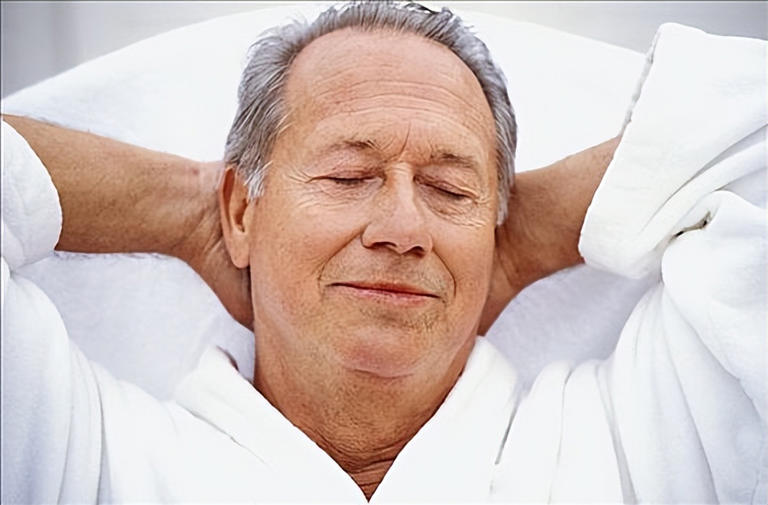 睡不着闭眼睛躺着算“熬夜”吗？医生说法和你想的不同