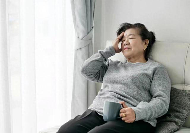 睡不着闭眼睛躺着算“熬夜”吗？医生说法和你想的不同