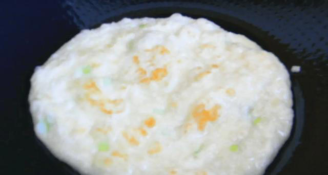 葱油饼怎么做？教您方法和窍门，这样做柔软多层，放凉也不会硬