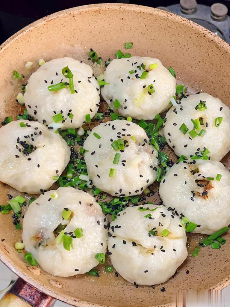 全家都爱的生煎包做法，皮酥汁浓肉香四溢！