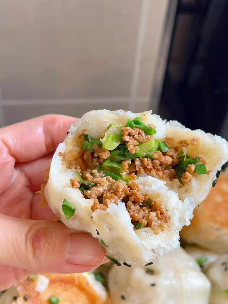 全家都爱的生煎包做法，皮酥汁浓肉香四溢！