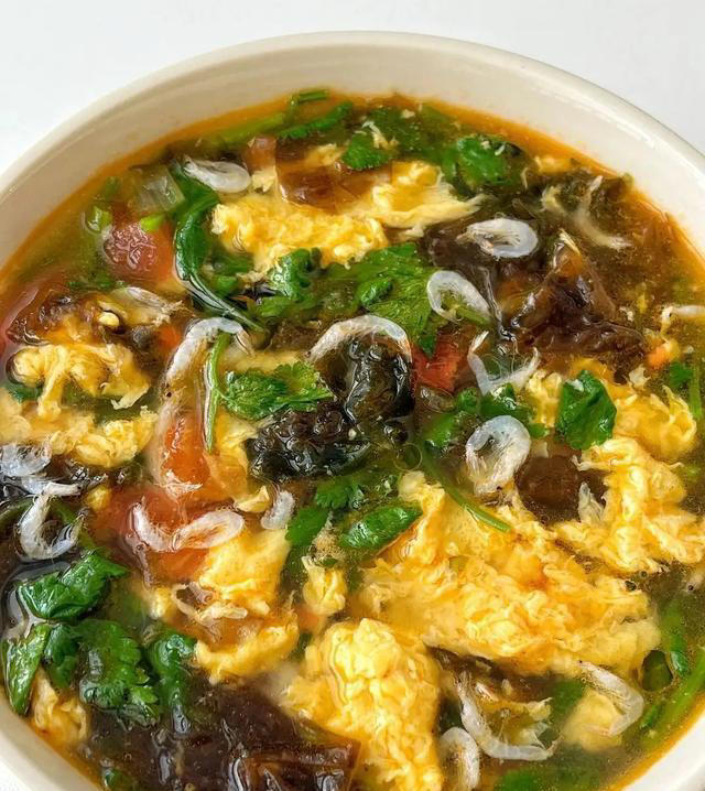 钾是香菇的20倍，建议中老年隔天吃一次，对肝脏好，腿脚也有力