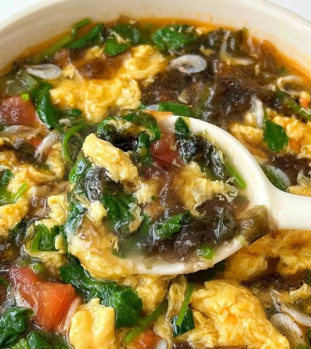 钾是香菇的20倍，建议中老年隔天吃一次，对肝脏好，腿脚也有力