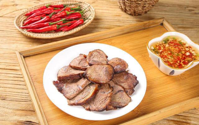 卤牛肉这样做，酱香十足、香气诱人，让人大口吃肉的感觉非常爽！