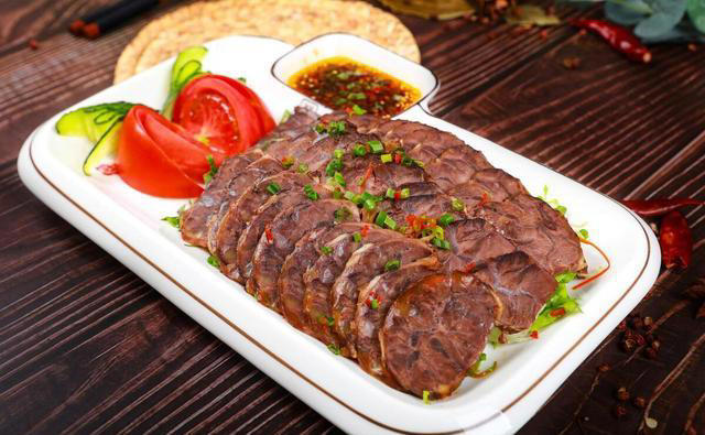 卤牛肉这样做，酱香十足、香气诱人，让人大口吃肉的感觉非常爽！