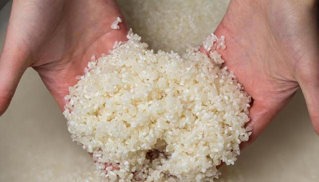 花盆里撒一把，不管多难养的花，叶绿根壮长势旺，不黄叶不烂根