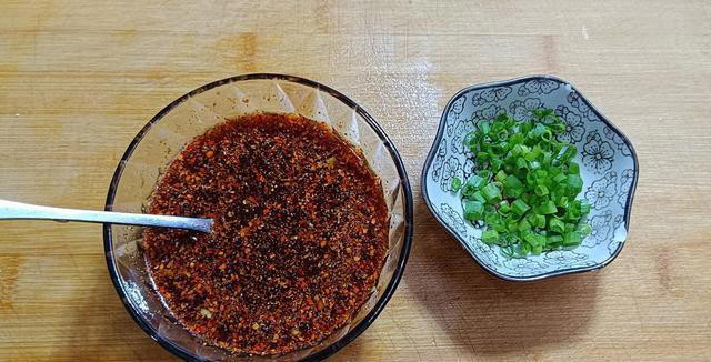 教你最简单的麻辣豆腐做法，味道不比麻婆豆腐差，搭配米饭吃真香