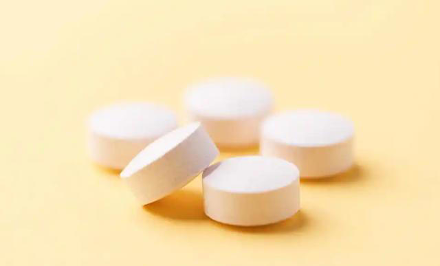 医生劝告：胃癌早期不是反胃，而是频繁出现这3症状，别不当回事