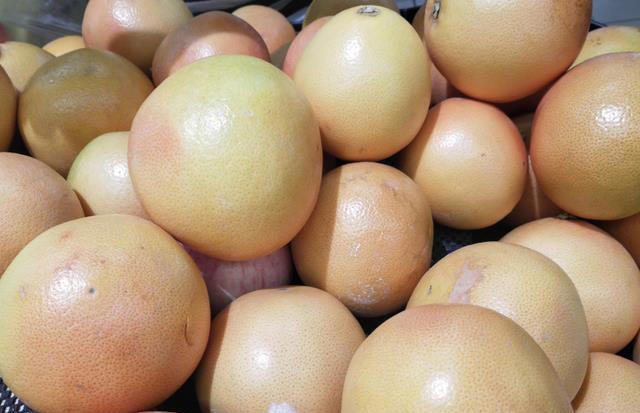 医生劝告：吃完降压药，建议不要碰这5种东西，包括1种常见水果