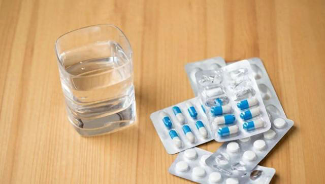 医生劝告：吃完降压药，建议不要碰这5种东西，包括1种常见水果