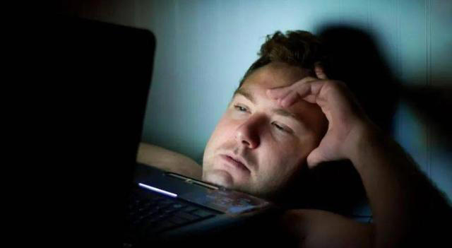 阿尔茨海默病者逐渐增多，50岁后，尽量改掉4个坏习惯