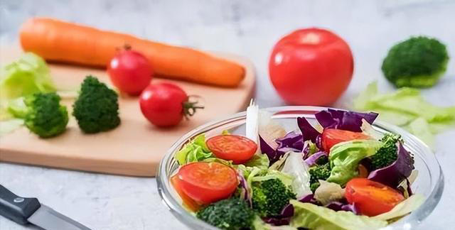 阿尔茨海默病者逐渐增多，50岁后，尽量改掉4个坏习惯