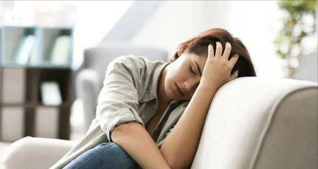 阿尔茨海默病者逐渐增多，50岁后，尽量改掉4个坏习惯