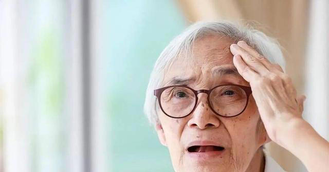 阿尔茨海默病者逐渐增多，50岁后，尽量改掉4个坏习惯