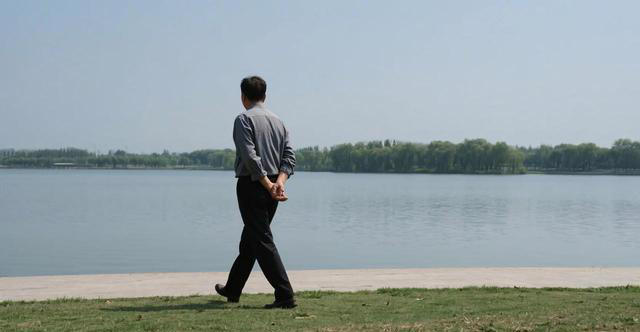 医生研究发现：不易患痴呆的老人，大多有4个习惯，占一个也不错