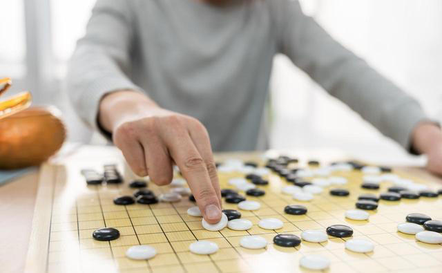 医生研究发现：不易患痴呆的老人，大多有4个习惯，占一个也不错