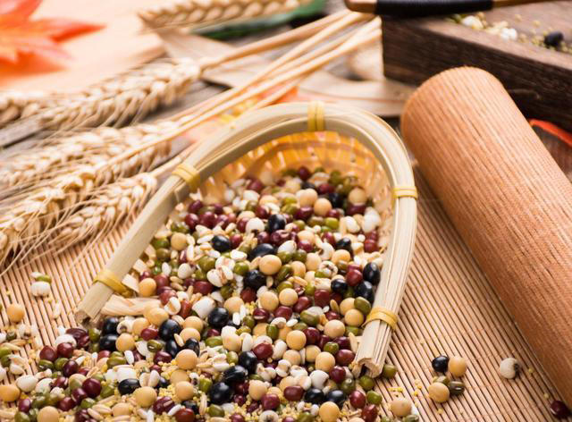 全球约一半肝癌在中国，再次提醒：家中的3种食物，尽早撤下餐桌