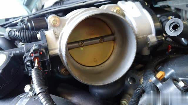 公里数没到时间到了，机油必须换吗? 维修师傅不说透车主白花钱