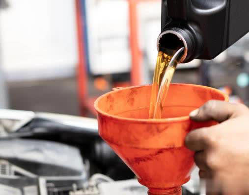 公里数没到时间到了，机油必须换吗？维修师傅不说透车主白花钱