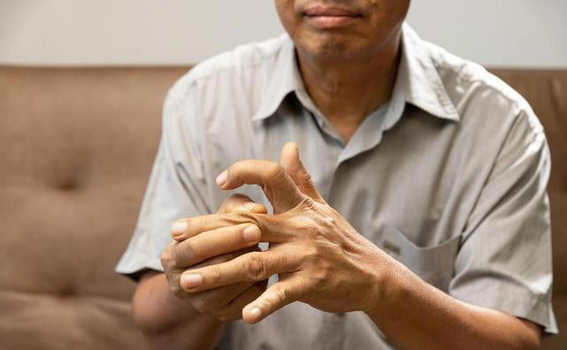 多名医生呼吁：痛风病人停止食用，比海鲜还升尿酸，趁早撤下餐桌