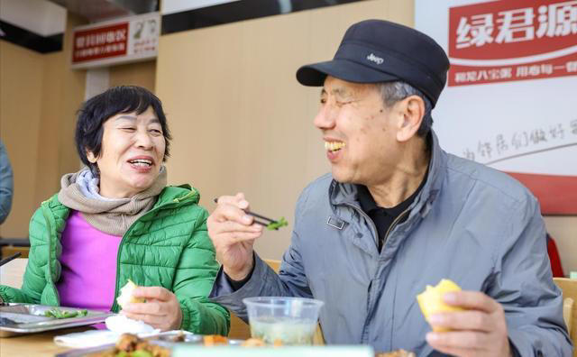 多名医生呼吁：痛风病人停止食用，比海鲜还升尿酸，趁早撤下餐桌