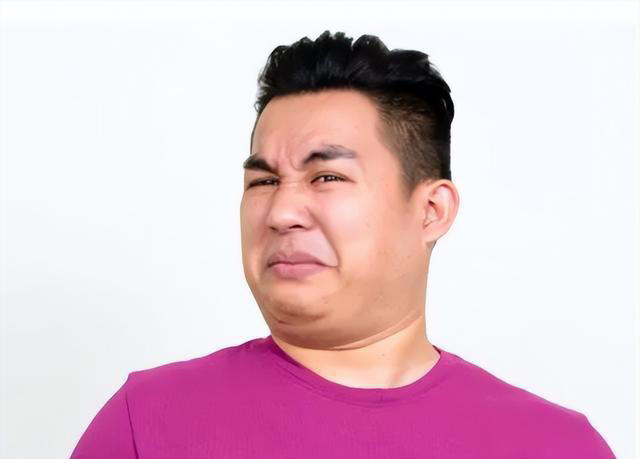 55岁男子起夜喝水，几天后脑出血离世，医生心酸：这几件事怎能天天做