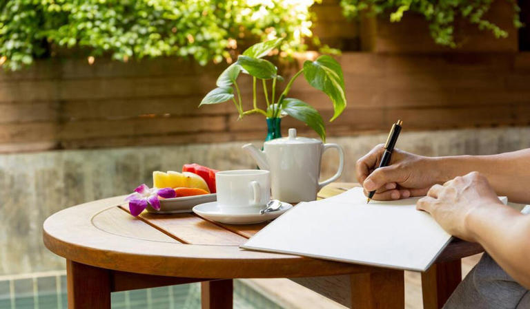 中年以后，真正聪明的人，都选择 “低配”生活，而不是“高配”