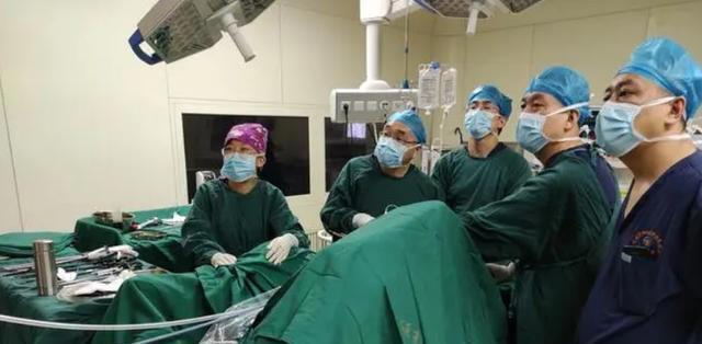 身体有3种异常症状？也许是肠癌来“敲门”，医生提醒：及时就医