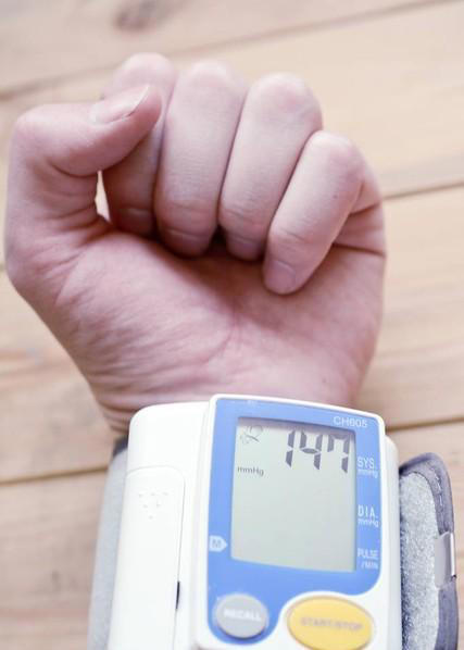 血压达到多少会脑出血？医生：高血压有3条“红线”，趁早了解！