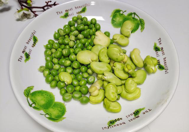 适合春天吃的饭菜一锅出，简单好做，一口下去，满嘴都是春天滋味