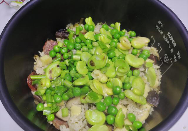 适合春天吃的饭菜一锅出，简单好做，一口下去，满嘴都是春天滋味