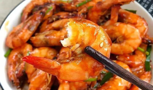 难怪饭店的油焖大虾那么好吃？做法和诀窍告诉你，原来这么简单