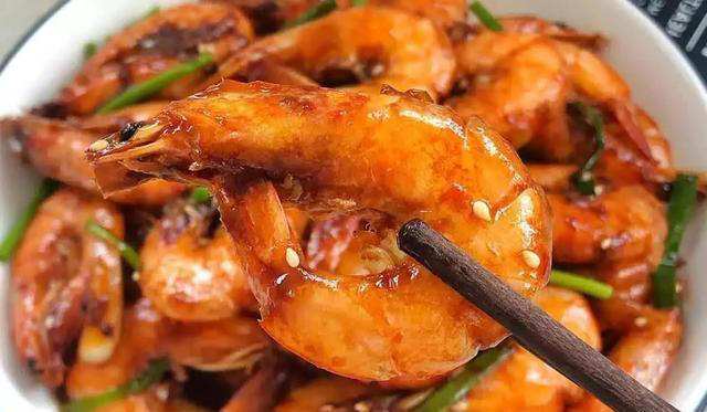 难怪饭店的油焖大虾那么好吃？做法和诀窍告诉你，原来这么简单