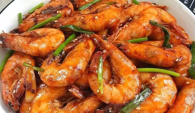 难怪饭店的油焖大虾那么好吃？做法和诀窍告诉你，原来这么简单