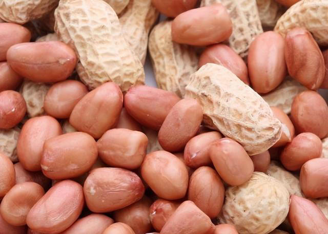 经常吃花生，对血管是好是坏？医生坦言：5种食物尽量少吃