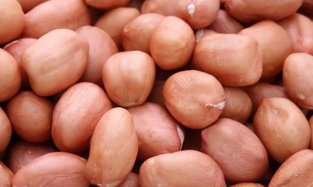 经常吃花生，对血管是好是坏？医生坦言：5种食物尽量少吃