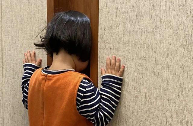 孩子“窝里横，外边怂”，大多出自这4种家庭，根源就在爸爸