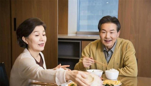 人到中年，5样食物就算爱吃，为了健康也最好离远点