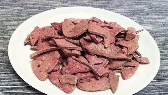 人到中年，5样食物就算爱吃，为了健康也最好离远点