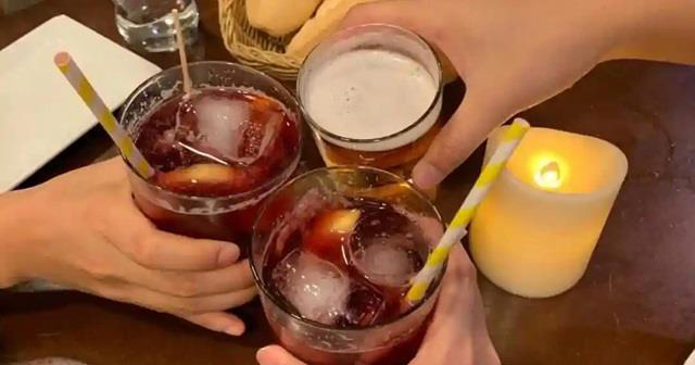 人到中年，5样食物就算爱吃，为了健康也最好离远点