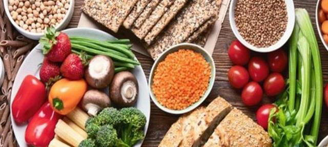 人到中年，5样食物就算爱吃，为了健康也最好离远点