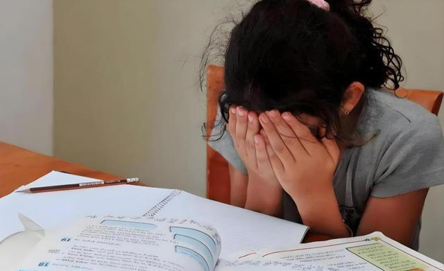 孩子最大的悲哀，不是家里没钱，而是家长随意把三个隐私往外说