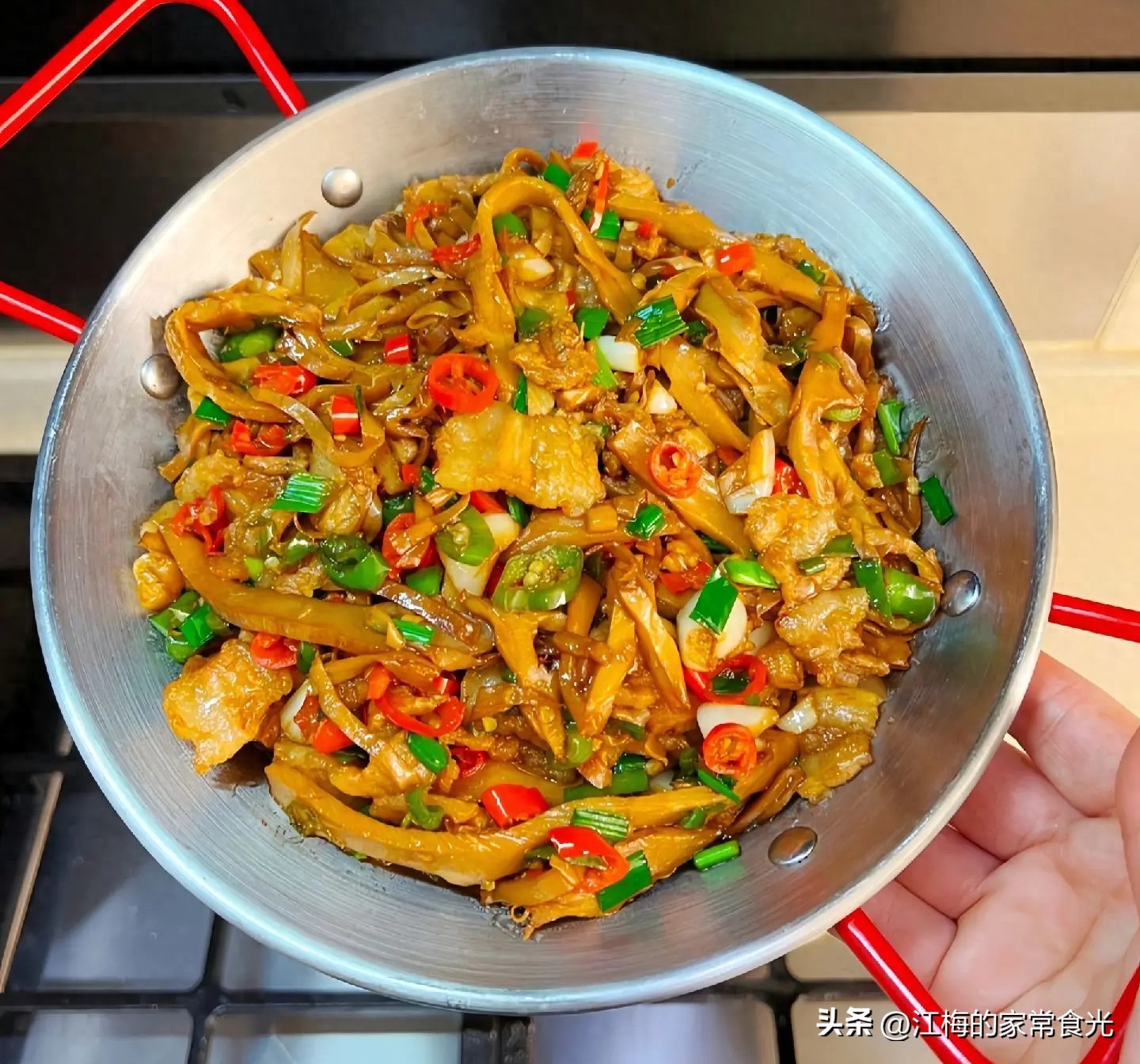 一口沦陷！这道湖南家常菜，鲜辣入味超下饭！