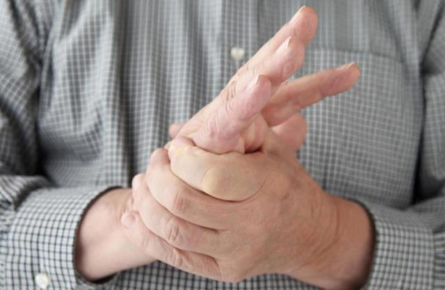 茼蒿是血压推手？医生多次提醒：高血压患者，少吃这4种蔬菜