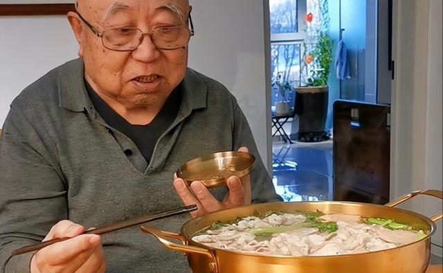 茼蒿是血压推手？医生多次提醒：高血压患者，少吃这4种蔬菜