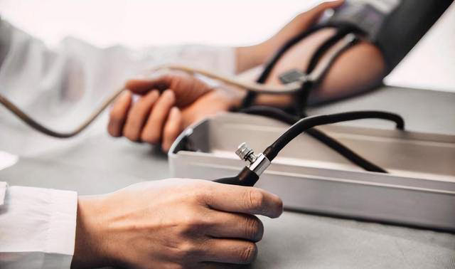 茼蒿是血压推手？医生多次提醒：高血压患者，少吃这4种蔬菜